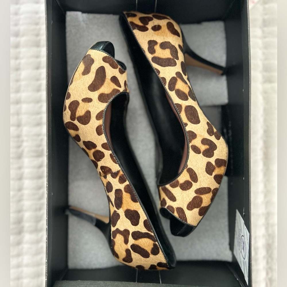 Vince Camuto - Kira, Leopard Print Peep Toe Heels, size 6